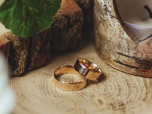 10 Enchanting Rustic Wedding Ring Ideas to Inspire - Rosy Prints